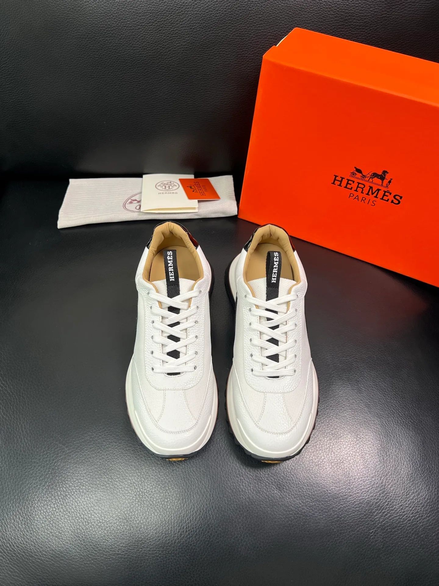 Men's shoes 💰800 Hermes top purchasing Hermes counters are on sale at the same time with original factory configuration, original cowhide imported from Italy and mesh fabric, high-quality splicing technology, fully imported water-dyed cowhide lining, soles: original soles specially provided by the original factory are super comfortable, the original factory follows the order and high quality, you can enter and exit the counter at will, you are welcome to compare and synchronize with the counter, code number 39-44 (customized 38 45) 85863